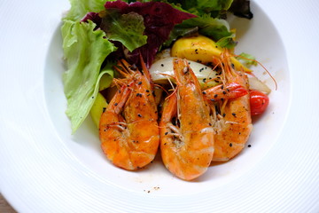 salad with shrimps