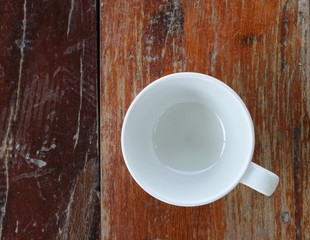 Fototapeta na wymiar Empty coffee cup placed on wood