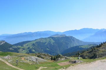 Fototapeta na wymiar altopiano del monte baldo