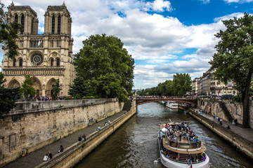 Bateau Mouche traveling down the Seine river