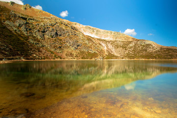 Naklejka premium lago de montaña