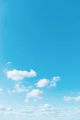 Foto auf Glas Hintergrund des blauen Himmels mit Kumuluswolken © Allusioni