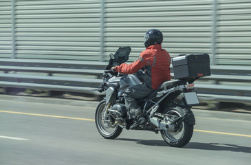 Fototapeta na wymiar motorcyclist on motorcycle moves on city