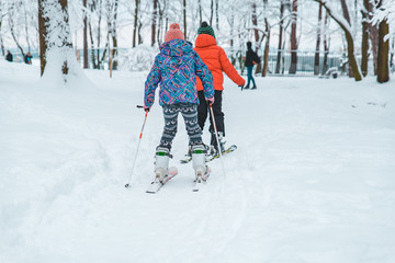 kids skiing in snowed city park