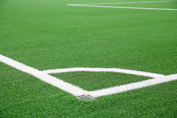 Fototapeta premium Bau von Sportanlagen: Spielfeld aus Kunstrasen 