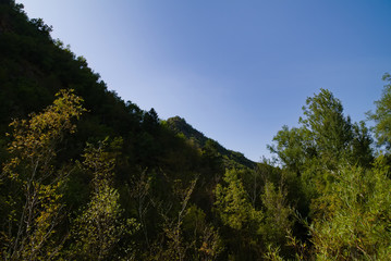 Vista dal sentiero 208 dal villaggio di Baciardi all'eremo di Morimondo