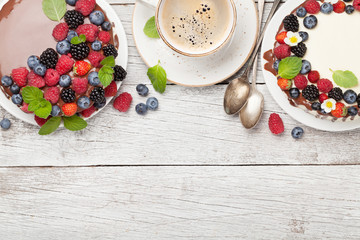 Cheesecake with berries and chocolate