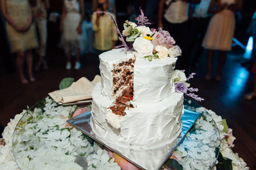 Happy bride and groom cut the cake. Evening ceremony