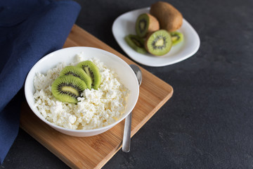 Organic dieting cottage cheese with kiwi.