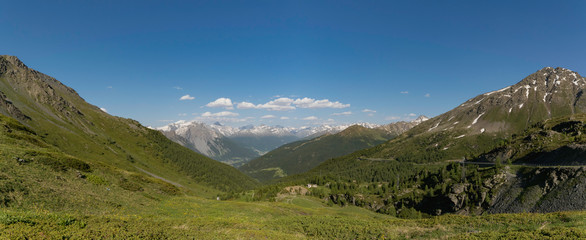 Fototapeta na wymiar Wild deserted valley in the italian alps