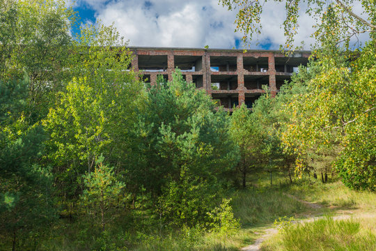 Prora &ndash; gigantyczny historyczny nazistowski ośrodek wypoczynkowy nad Bałtykiem na wyspie Rugia