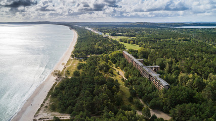 Fototapeta na wymiar Prora – gigantyczny historyczny nazistowski ośrodek wypoczynkowy nad Bałtykiem na wyspie Rugia