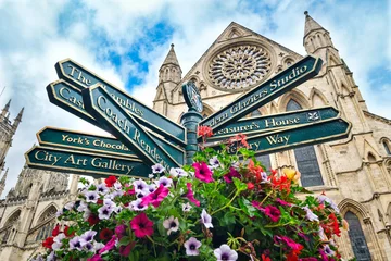 Fotobehang The York Minster and a sign with directions to landmarks in the city © kmiragaya