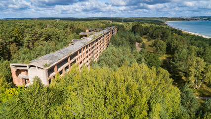 Naklejka premium Prora – gigantyczny historyczny nazistowski ośrodek wypoczynkowy nad Bałtykiem na wyspie Rugia