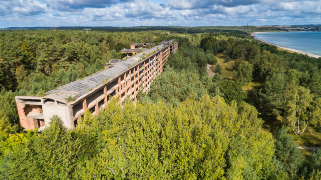 Prora &ndash; gigantyczny historyczny nazistowski ośrodek wypoczynkowy nad Bałtykiem na wyspie Rugia
