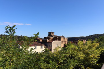 Fototapeta na wymiar Eglise Saint Maurice du 19 ème siècle dans le village de Couzon au Mont d'Or - France 