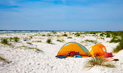 BORNHOLM - DUEODDE FYR, windbreaks on the beach,tents