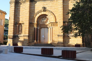 Eglise Saint Maurice du 19 ème siècle dans le village de Couzon au Mont d'Or - France 