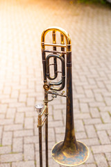Fototapeta na wymiar Alte goldene Trompete. Vintage look trumpet. golden vintage Trumpet
