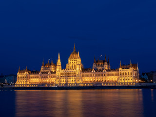 Fototapeta na wymiar Hungarian Parliament Building during the “blue” hours 