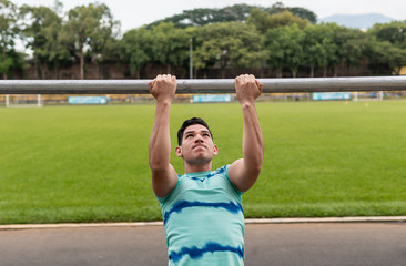 Obraz premium Young man doing sports and warm up exercises