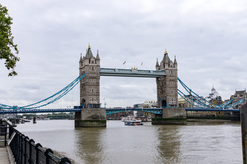 Fototapeta na wymiar London bridge under grey sky