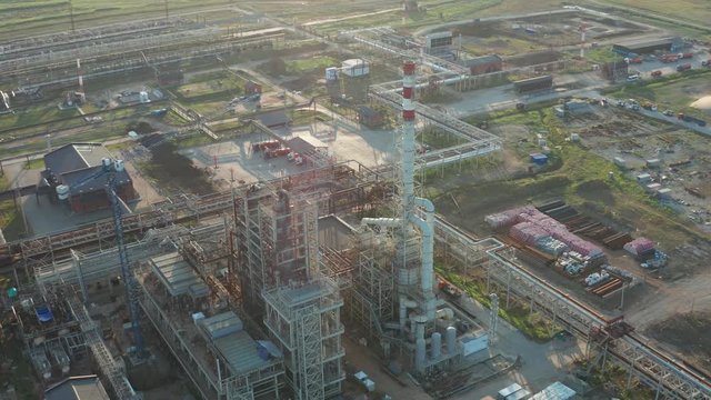 Oil refinery construction