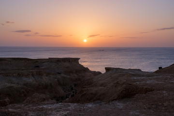 Obraz premium Sonnenuntergang an der „Rota Vicentina“ (Historischer Weg, Fischerweg) im Süden von Portugal 