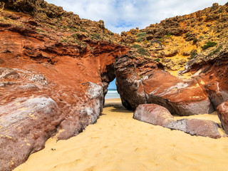 Küste, Klippen und Meer am Wanderweg „Rota Vicentina“ (Historischer Weg, Fischerweg) im Süden von Portugal  