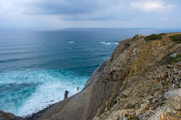 Küste, Klippen und Meer am Wanderweg „Rota Vicentina“ (Historischer Weg, Fischerweg) im Süden von Portugal  