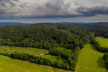 Fototapeta na wymiar Gewitterwolken über dem Wald - Luftbild