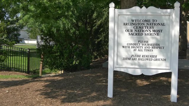 Welcome sign at Arlington Cemetery 4K