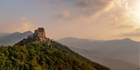 Alba sulla Sacra di San Michele © Fabrizio Penso