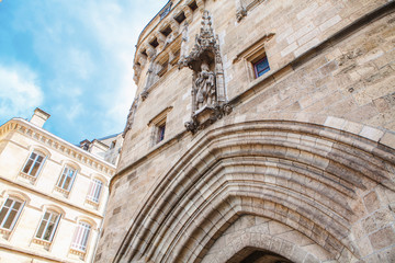 Obraz premium cathedral entrance details in gothic style