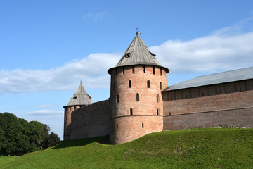 Fototapeta na wymiar Russia. Veliky Novgorod. Metropolitan and Fedorovskaya towers of the Kremlin.