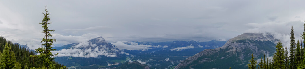 Fototapeta premium Banff, Roky Mountains, Landscape, Canada, Trees, pine tree, blue sky, clouds, cloudy, green, snow, snowy, cold, north, Gondola, Park