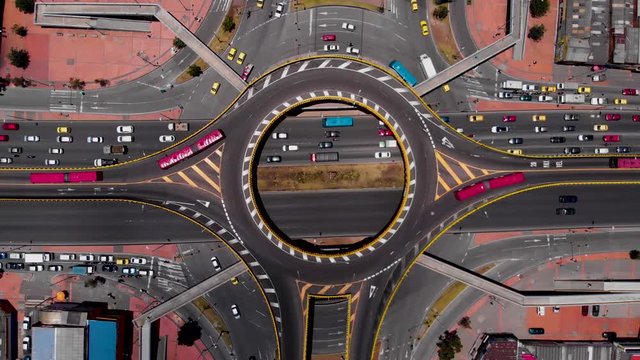 Rotonda elevada sobre puente vehicular y rotonda de primer nivel ubicado en la Carrera 30 con Calle 6ta en Bogot&aacute; Colombia. Es una de las estructuras m&aacute;s importantes de Bogot&aacute;. Y una de las m&aacute;s altas.