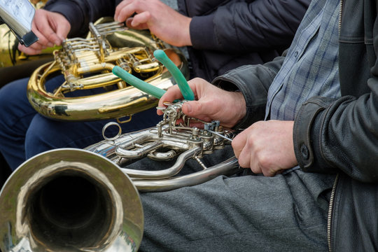 repair faulty horn musical wind instrument on the street during the performance