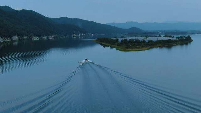 a wakeboard that runs across the river.