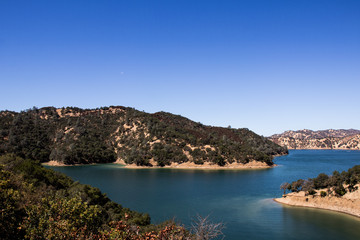Fototapeta na wymiar Golden hills in Lake Berryessa Napa County California