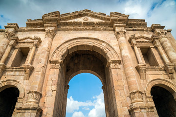 Fototapeta na wymiar Arch of Hadrian facade in the ancient greco-roman city of Jerash, Gerasa Governorate, Jordan