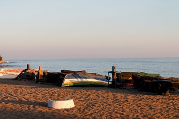 barquito en la playa