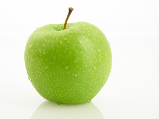 apples isolated on white background