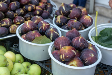 Fresh figs in market