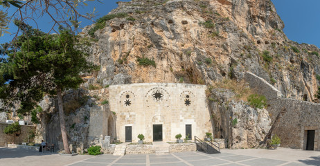 Church of Saint Peter © Scottiebumich