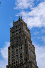 Fototapeta premium tall building against cloudy sky