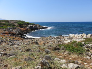 Fototapeta na wymiar View of the coast by the sea