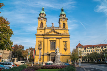 Fototapeta na wymiar Beautiful yellow church in Budapest, Hungary. Religion.