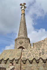 Torre Bellesguard, al pie de la montaña en Barcelona