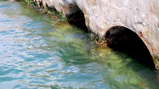 Sewer constructions ending in the sea